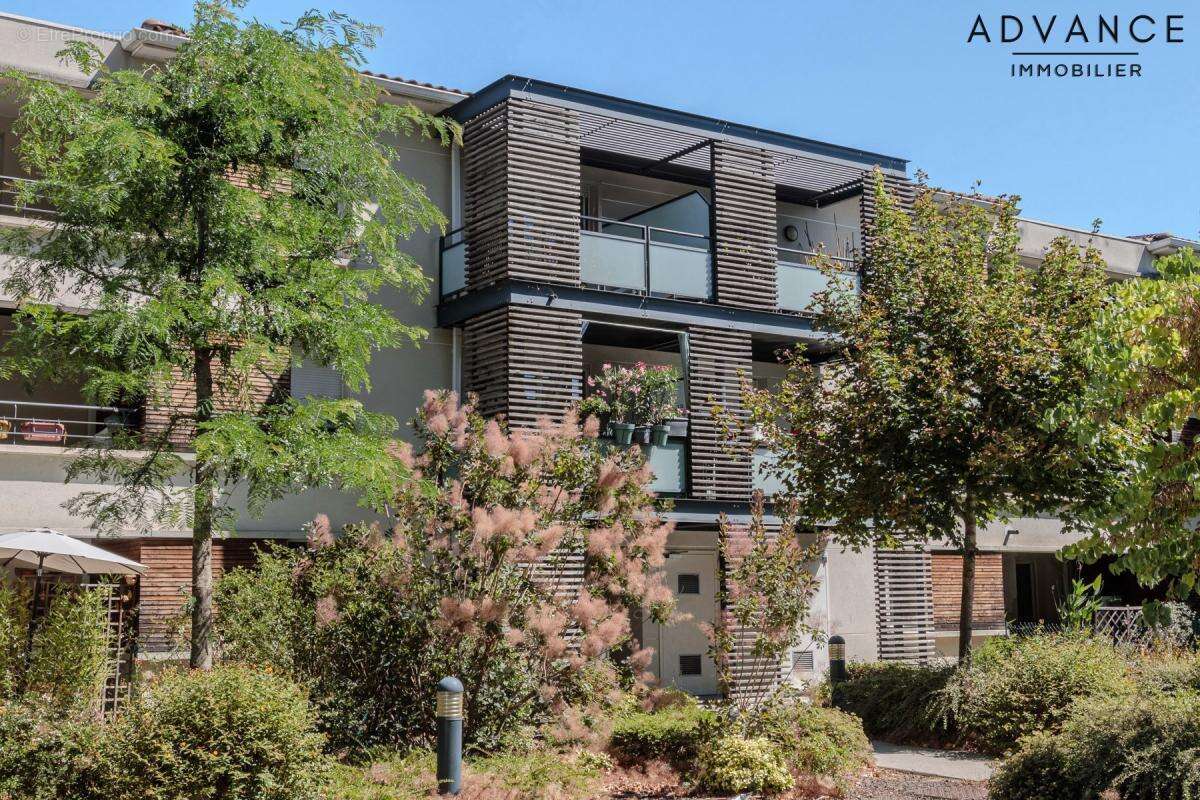 MONTRABE - Appartement T2 avec terrasse, 2 parkings & cave - photo 6