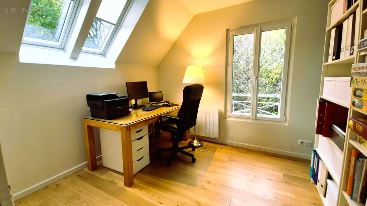 Maison à BURES-SUR-YVETTE