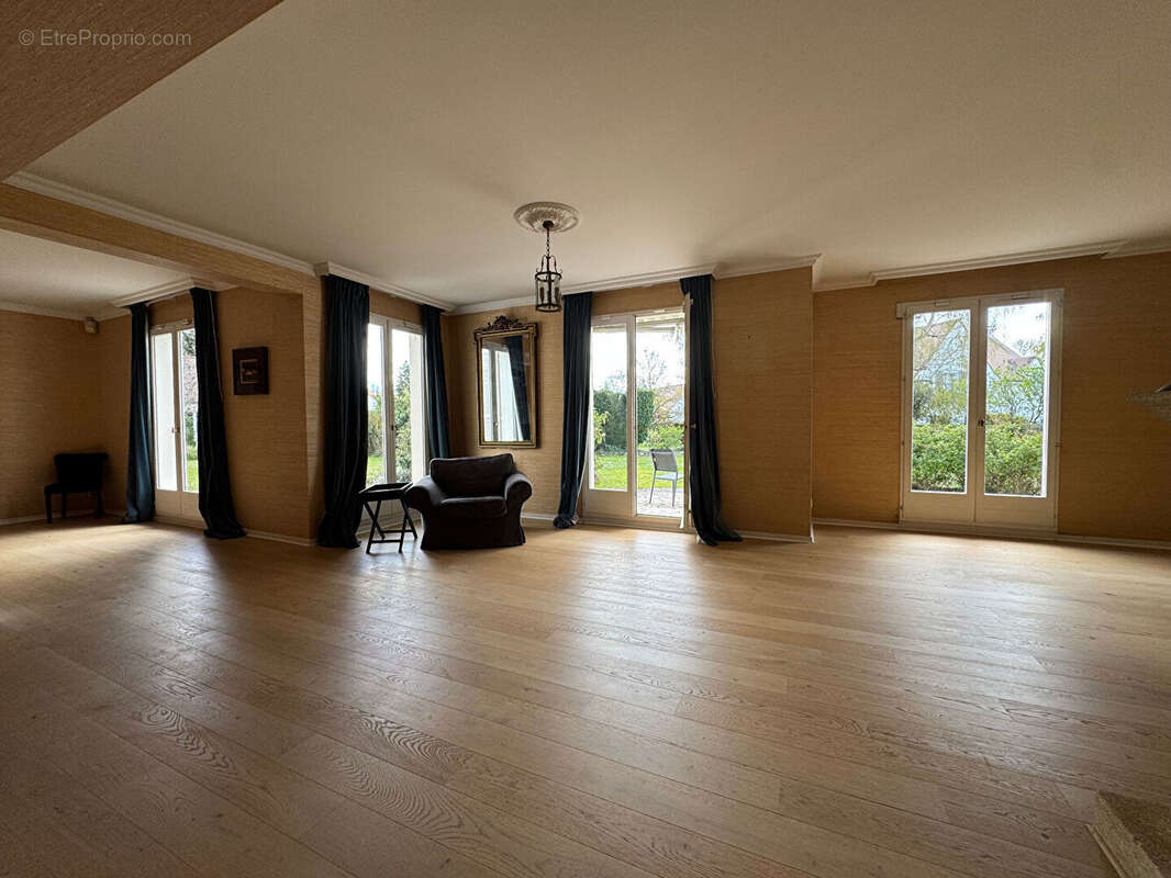 Maison à SAINT-NOM-LA-BRETECHE