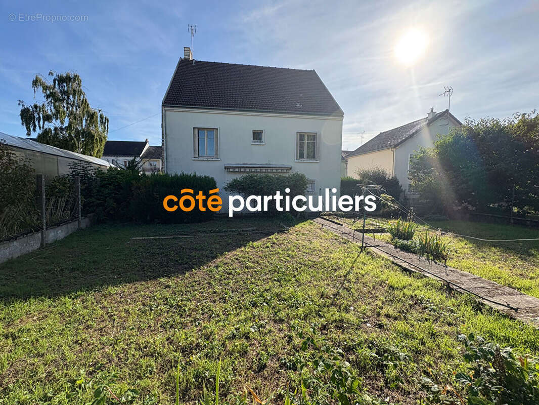 Maison à LA CHAPELLE-SAINT-MESMIN