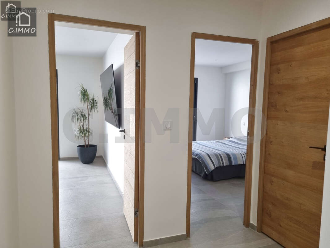 Maison à SERVIAN