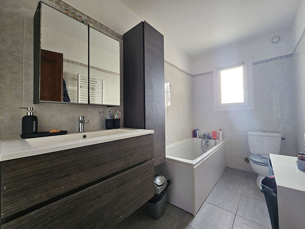 Appartement à LA CRAU