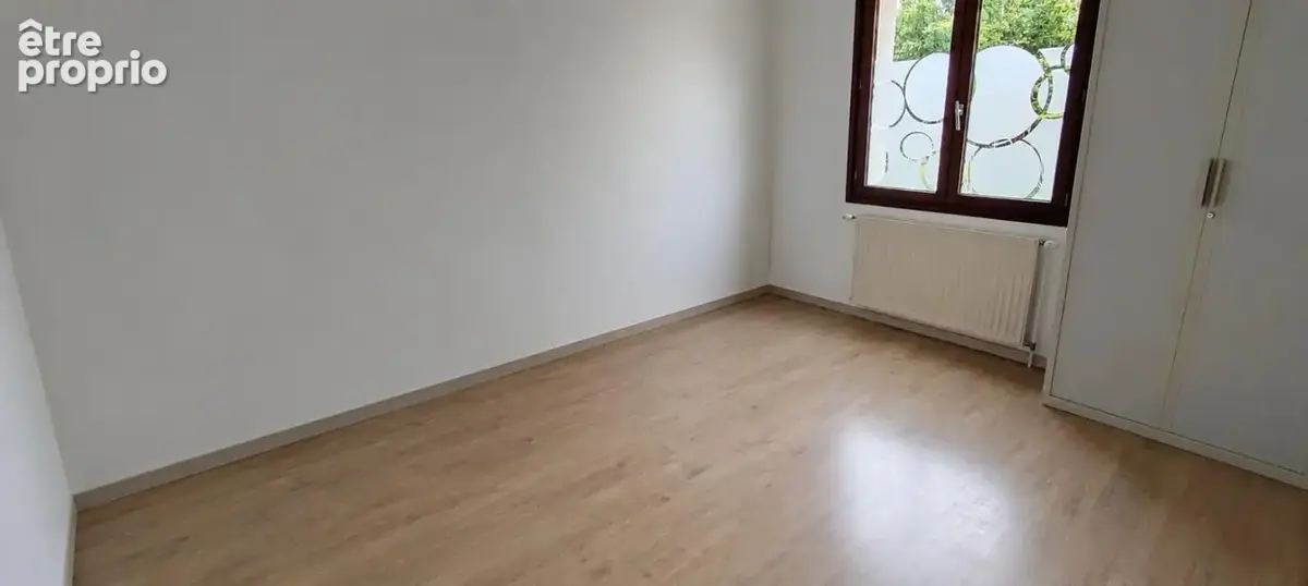 Maison familiale de 5 chambres avec sous-sol complet et terrain arboré - photo 10