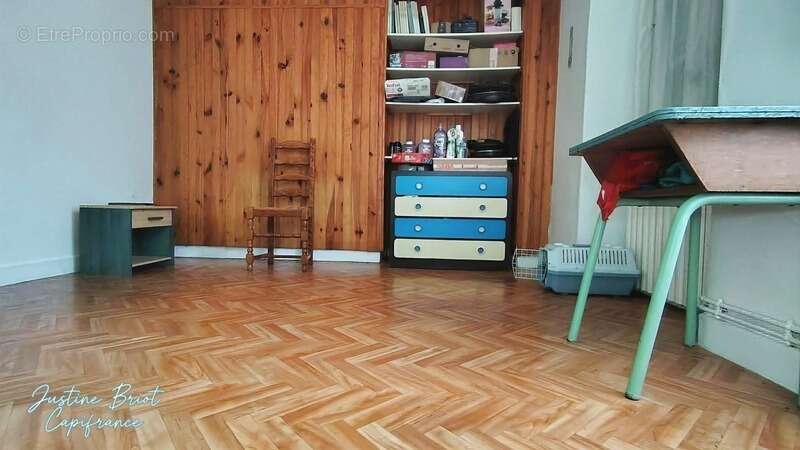 Une maison familiale aux beaux volumes, au cœur d’un village où il fait bon vivre - photo 3