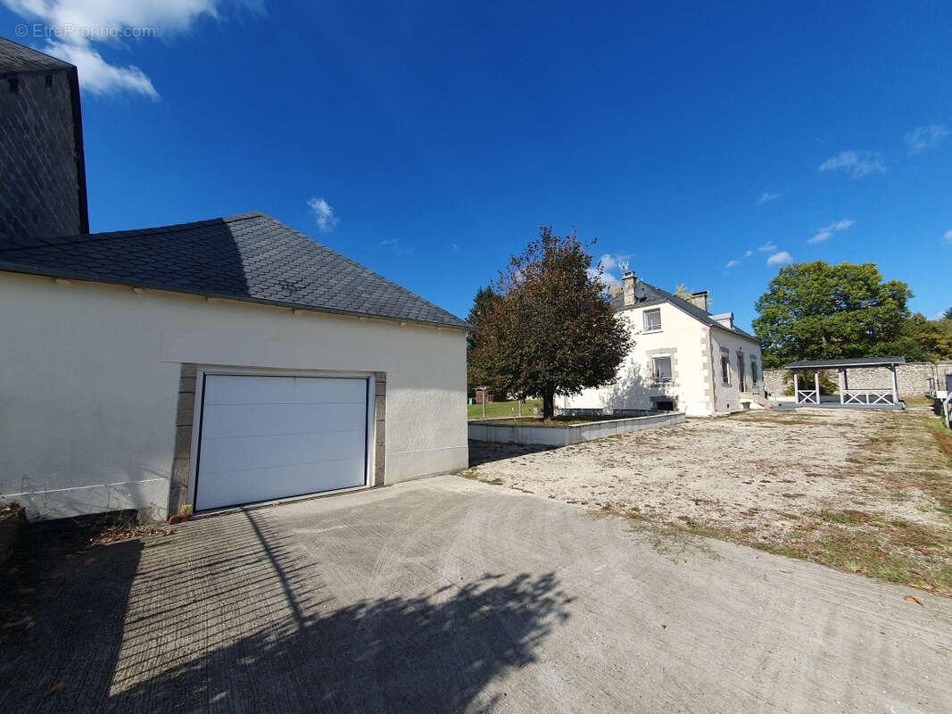 Maison à MARCILLAC-LA-CROISILLE