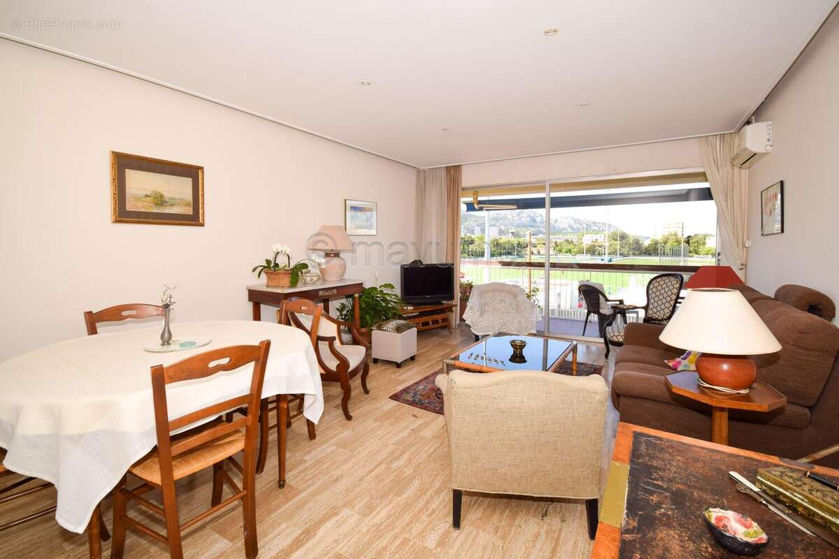 Appartement T3 avec terrasse et box Mazargues/ St Anne 13009 Marseille n°1 - Appartement à MARSEILLE-9E