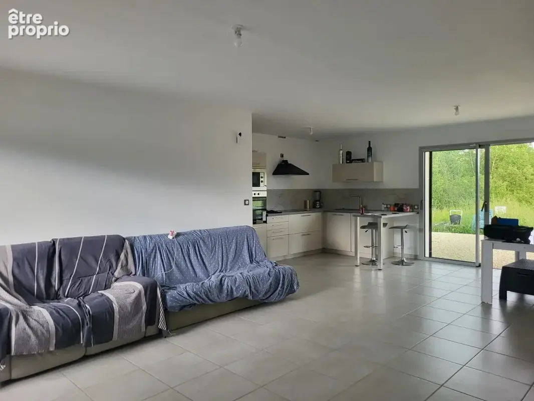 Maison à vendre 4 pièces AIRVAULT (79) Terrain 717 m² - photo 2
