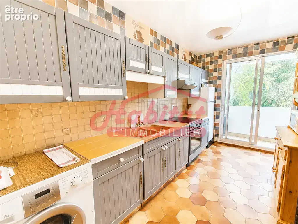 CHELLES - Appartement T4 avec 2 Chambres- Cave - Parkings - photo 6