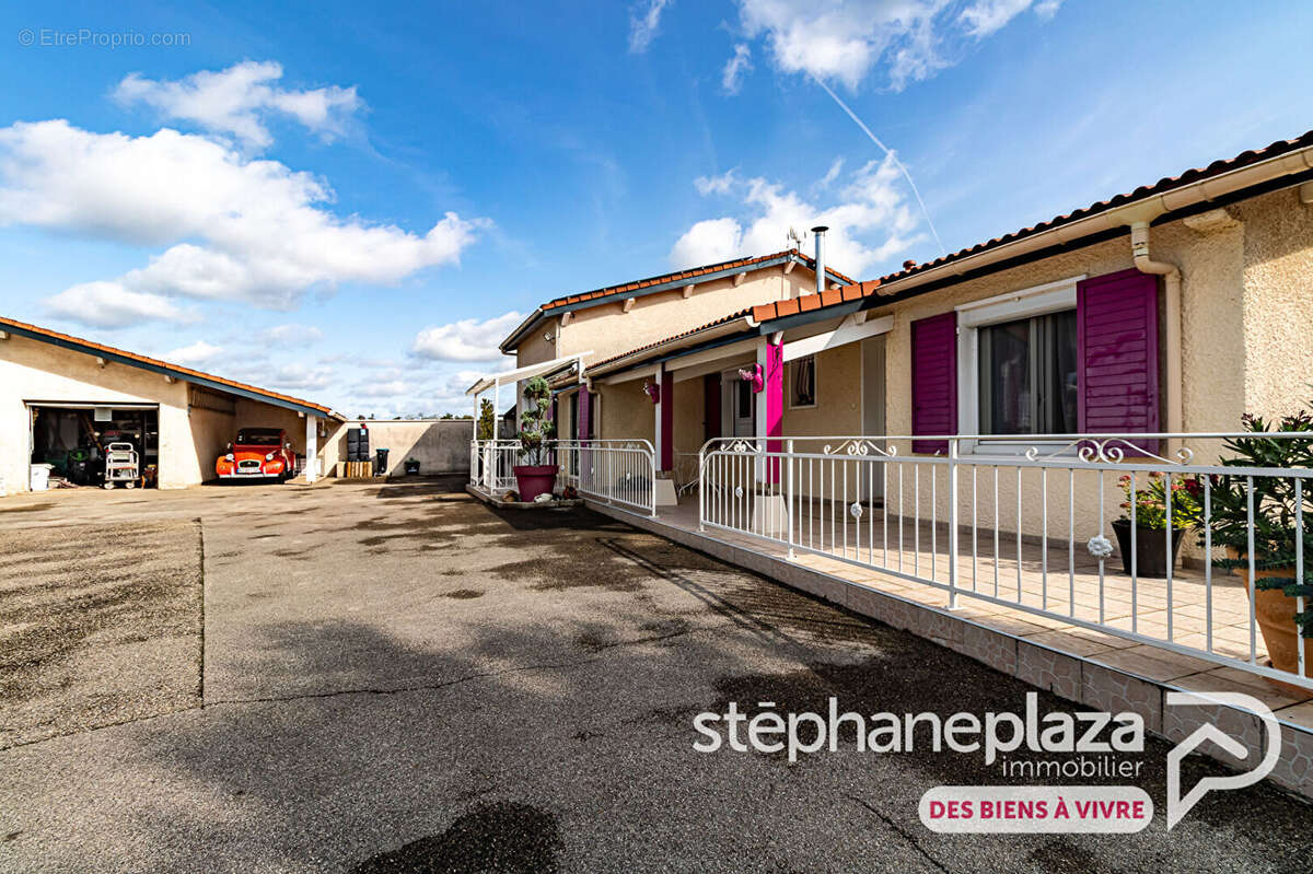 Maison de 150m², 4 chambres, garages et dépendances sur 979 m² de terrain avec piscine - photo 12