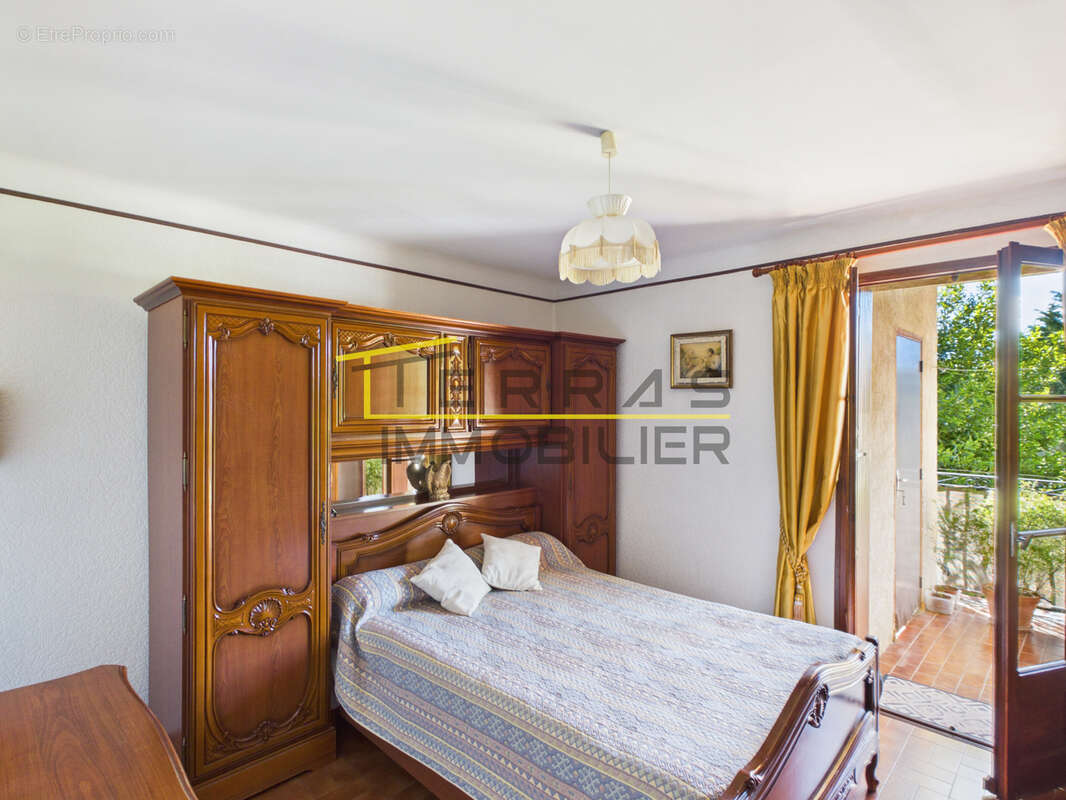 Appartement à VALREAS