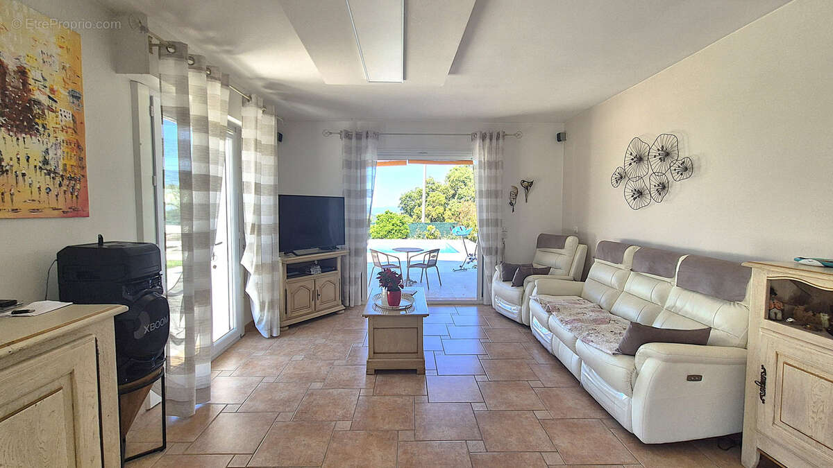 Villa de plain-pied au calme absolu avec piscine, studio indépendant et vaste terrain arboré - photo 17