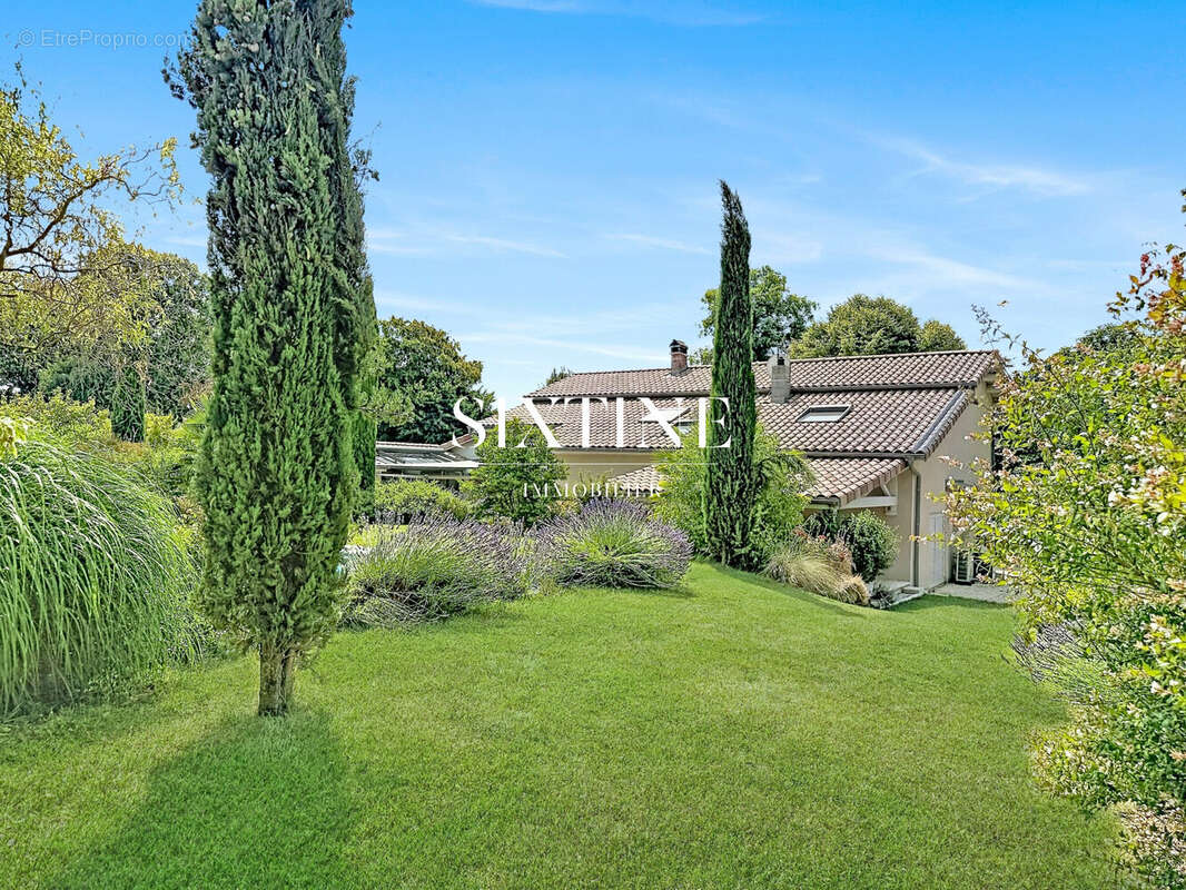 Maison 264 m² à Saint-Savin  - photo 6