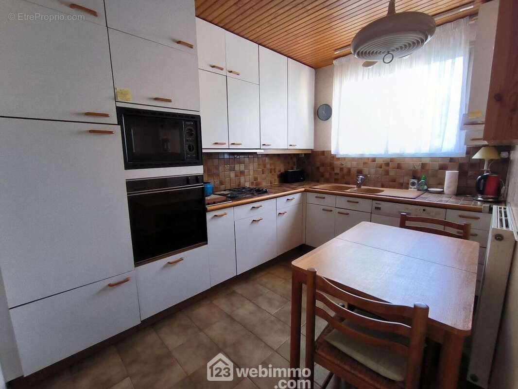 Une cuisine équipée de 8 m² - Maison à LAON