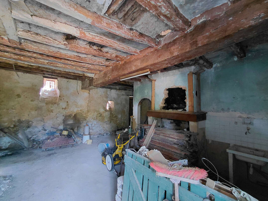 Maison à rénover située entre La Flèche et Baugé... - photo 2