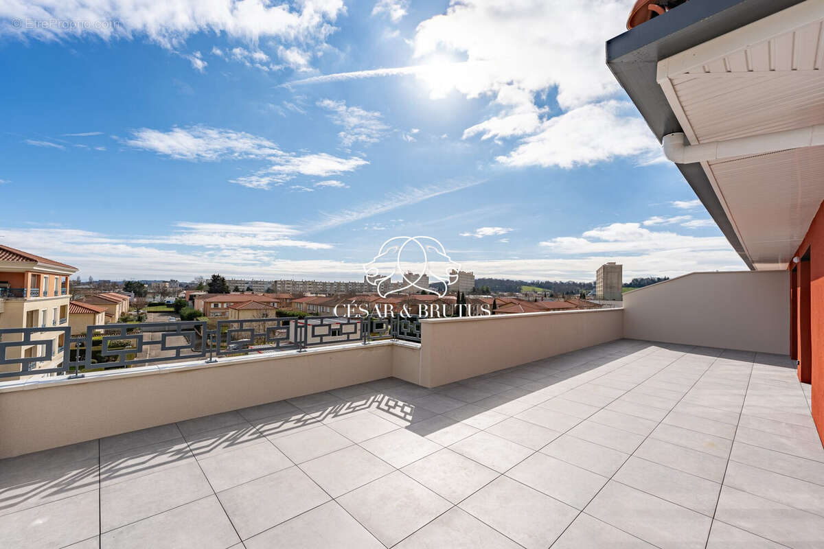 Appartement à MEYZIEU