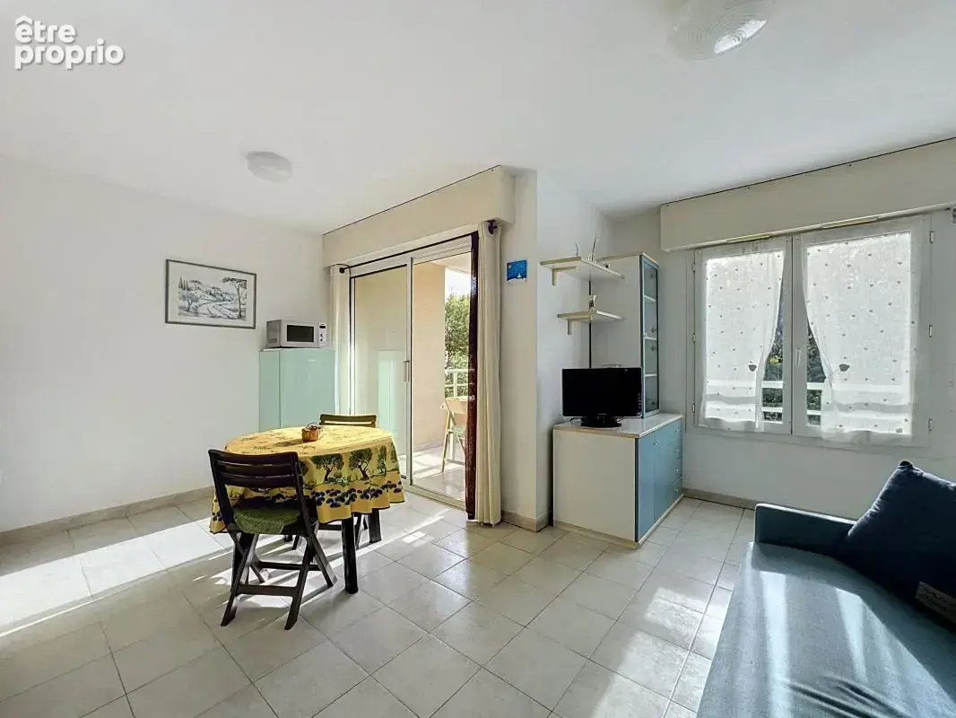 Studio + parking + Cave - À Vendre - Fréjus Plage - photo 2