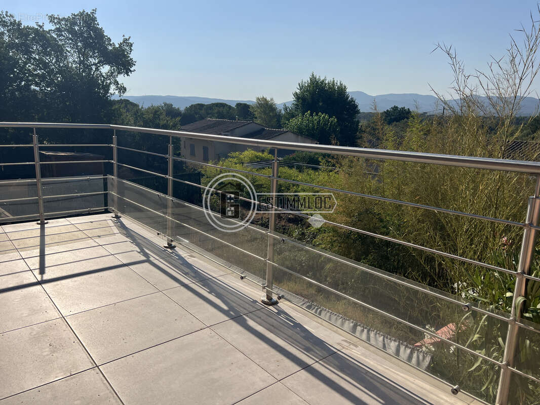 Haut de villa T3 avec jardin, garage et terrasse exposée plein sud   À proximité de Vidauban - photo 6