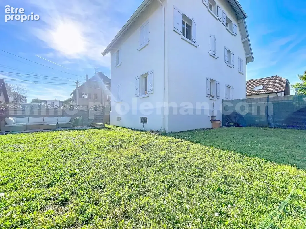 Appartement_T4_Gaillard_belle_superficie_prix_frontière_Suisse_direction_GENEVE_Tram_Ceva_vue_séjour_salon