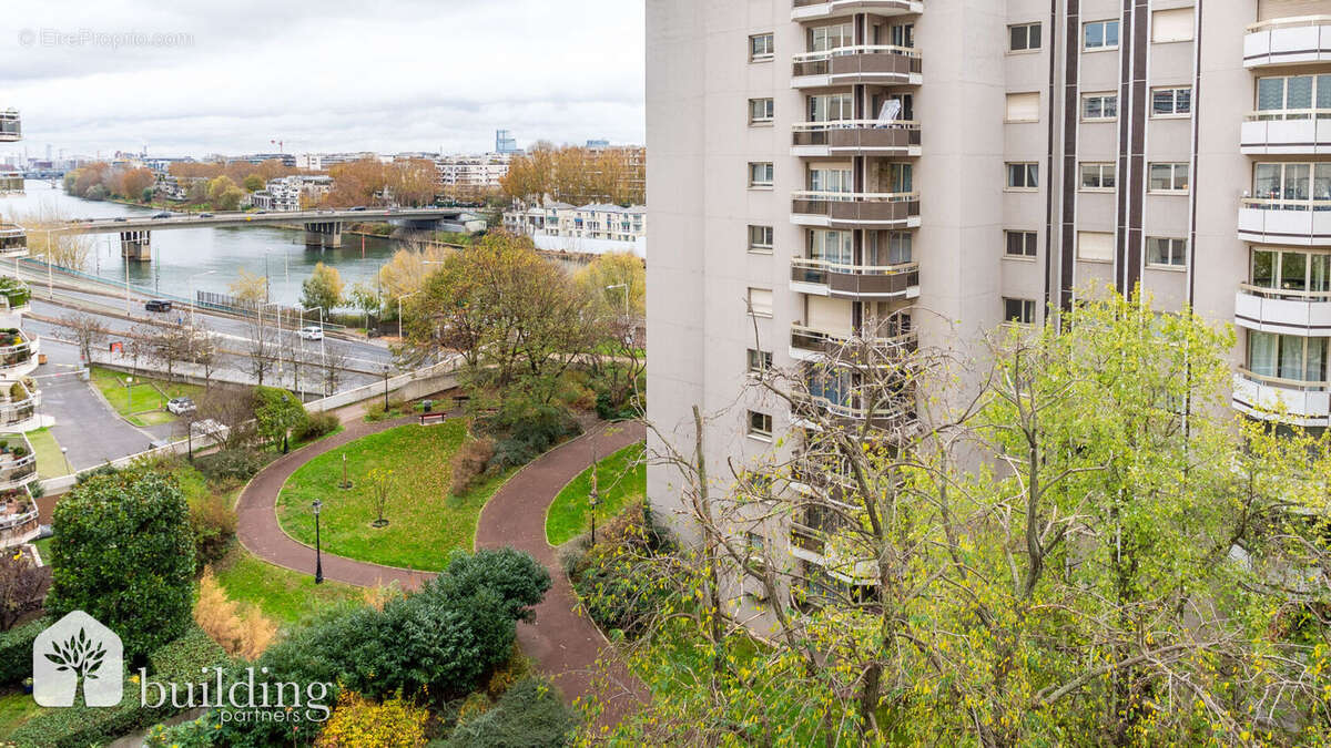 Appartement à COURBEVOIE