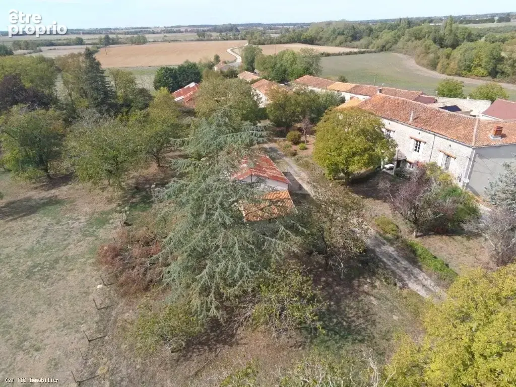 Très Beau Logis avec 6 chambres et Grand Terrain près de Ruffec - photo 54
