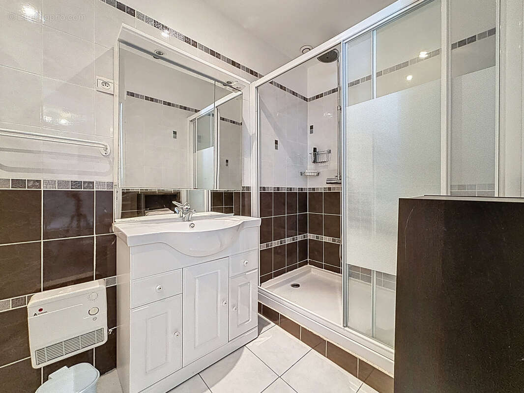 Maison à CONDE-SUR-VIRE