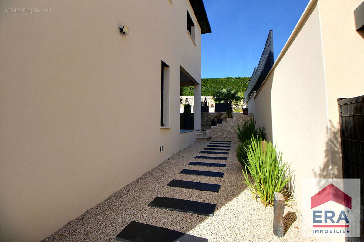 Maison à BOLLENE