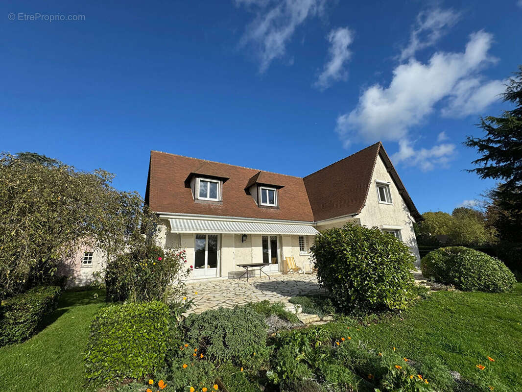 Maison à SAINT-NOM-LA-BRETECHE