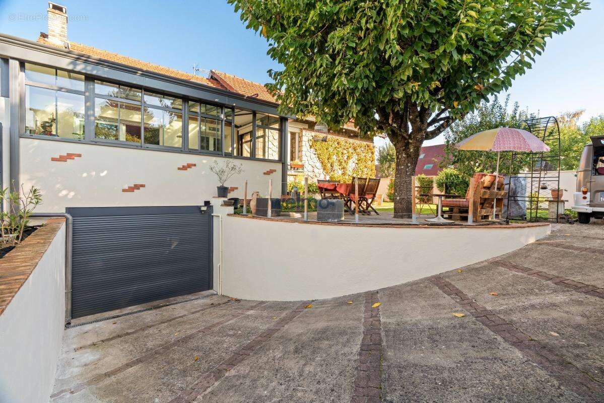 Maison à MAURECOURT