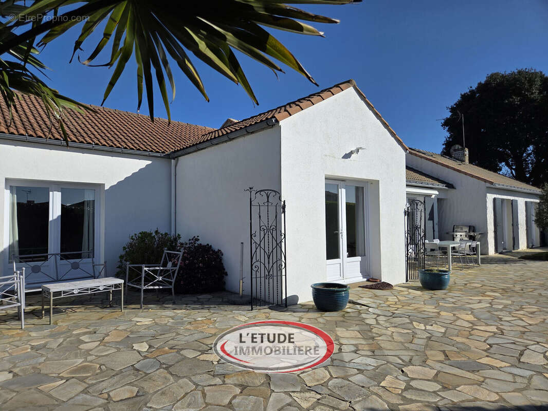 Photo 2 - Maison à SAINT-HILAIRE-DE-CHALEONS