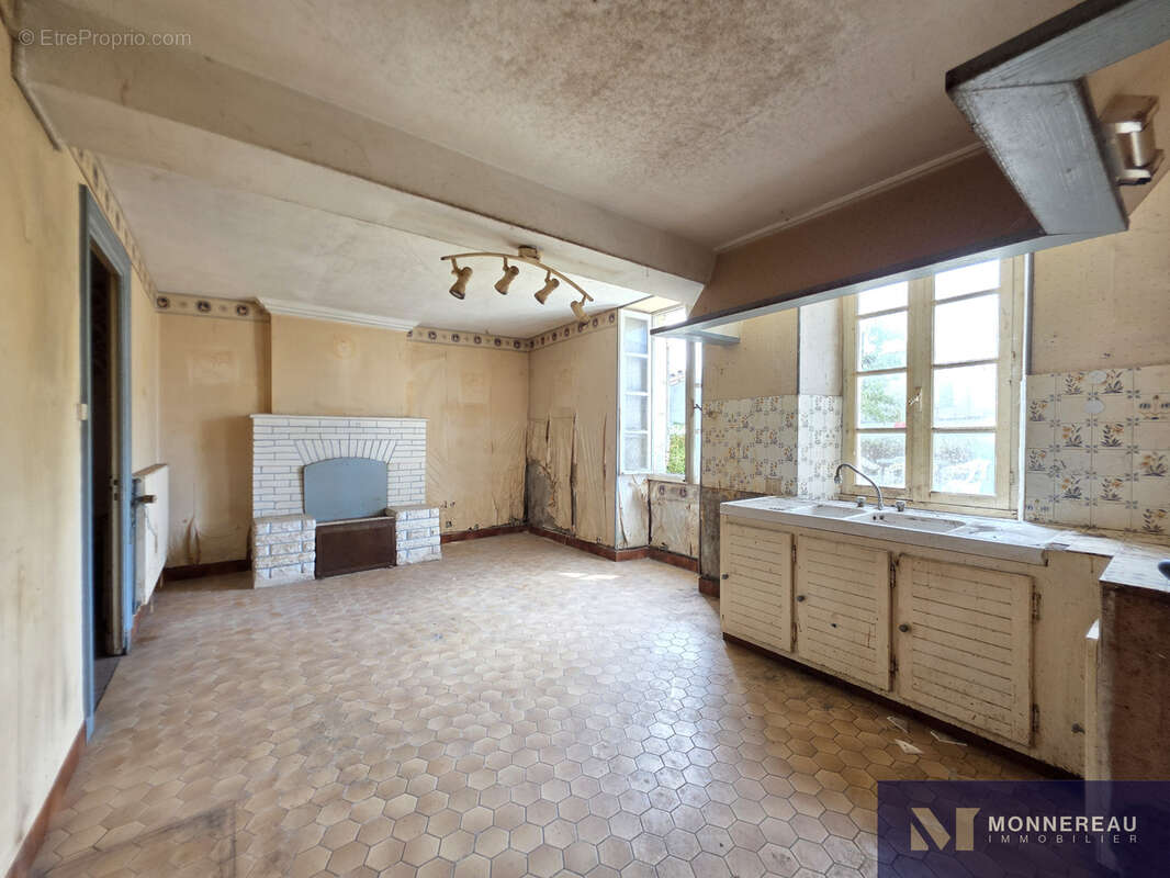 Maison de bourg a renover - photo 7