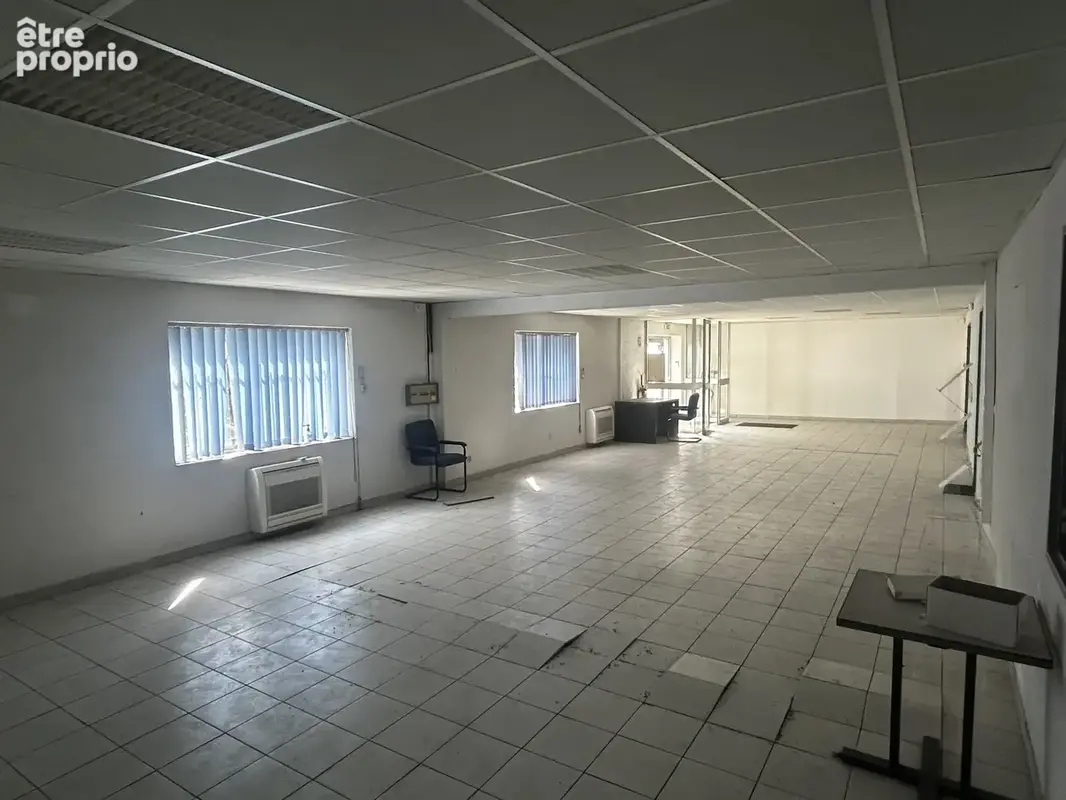 Entrepot Dépôt/Local d'activités 2 200 m2   Divisible   Proche aéroport - photo 9