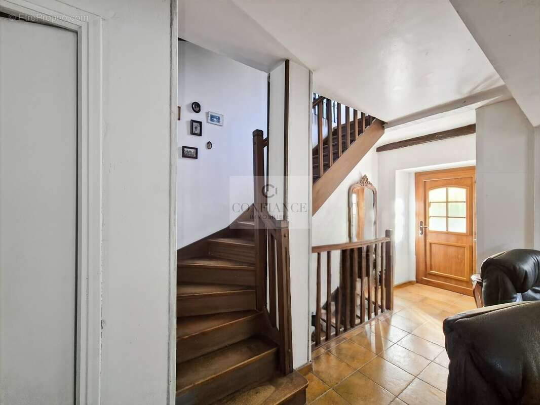 Appartement à CONTES