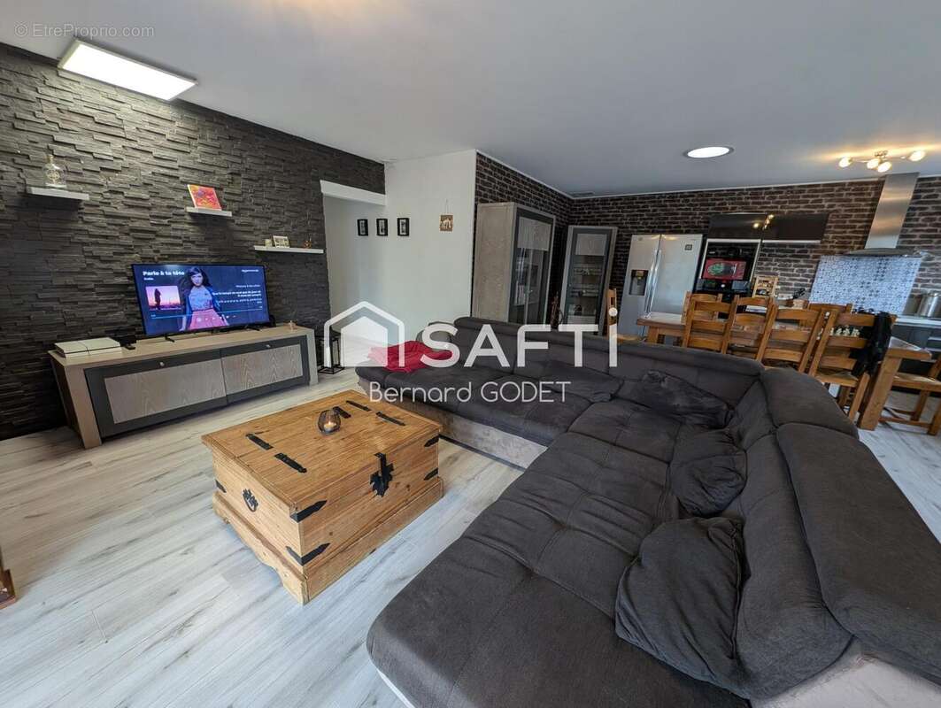 Maison 103 m² à Aussac-Vadalle  - photo 4