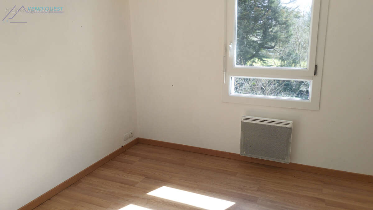 Maison 94 m² à Coray  - photo 6