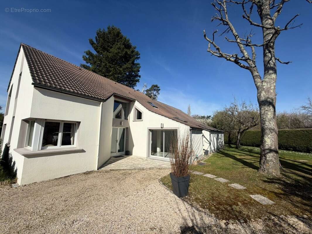 Maison 220 m² à Bois-Le-Roi  - photo 4