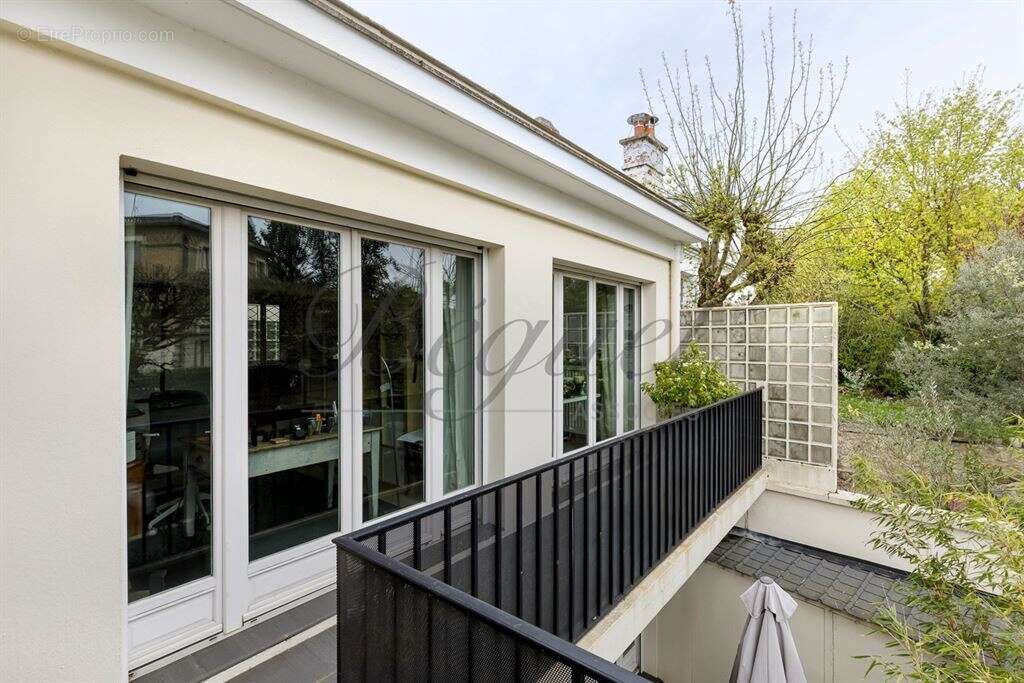 Maison à MARNES-LA-COQUETTE