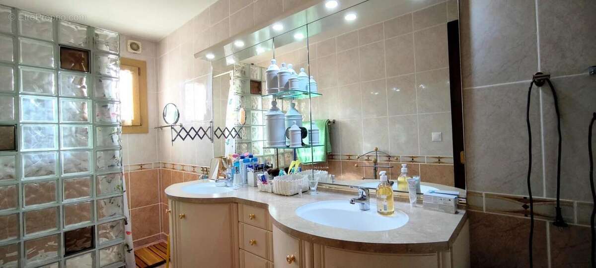 Maison à VETRAZ-MONTHOUX