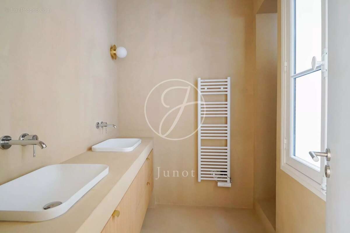 Appartement à PARIS-9E