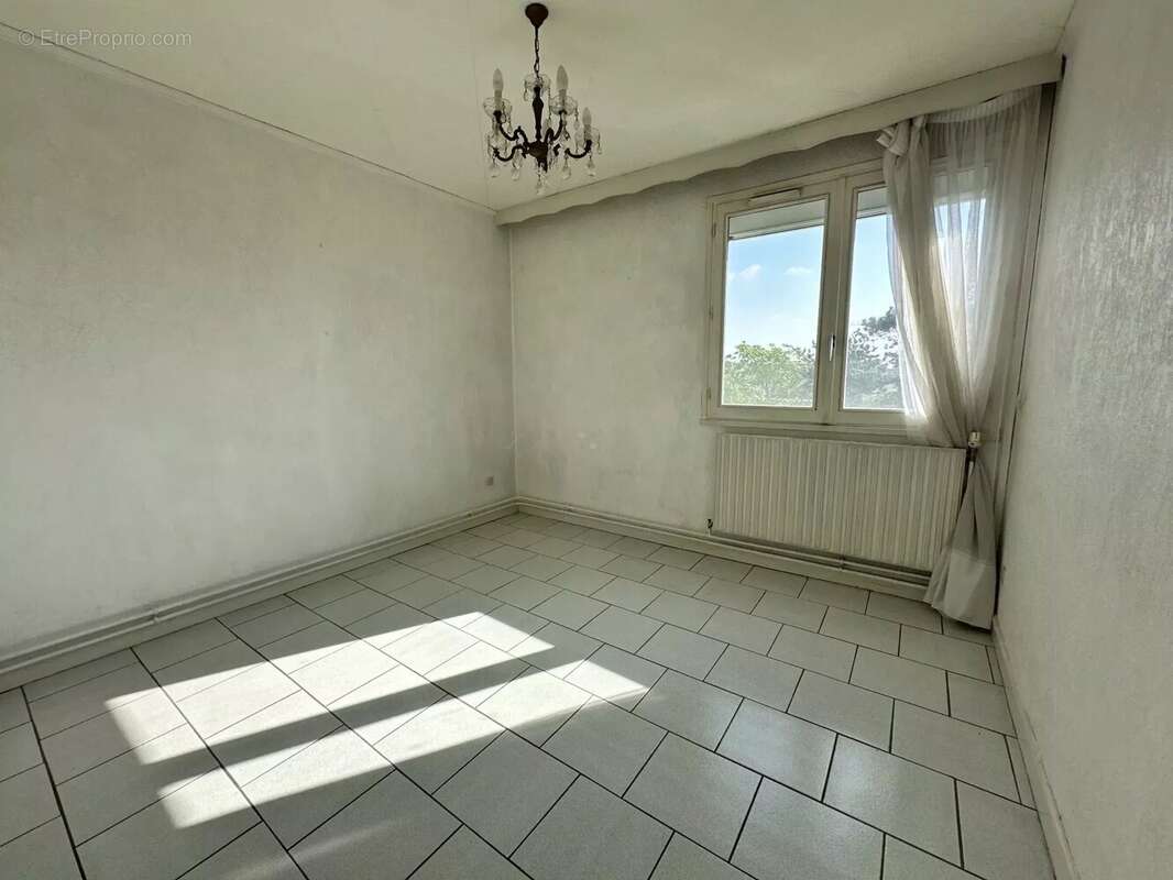 Appartement à MEYZIEU