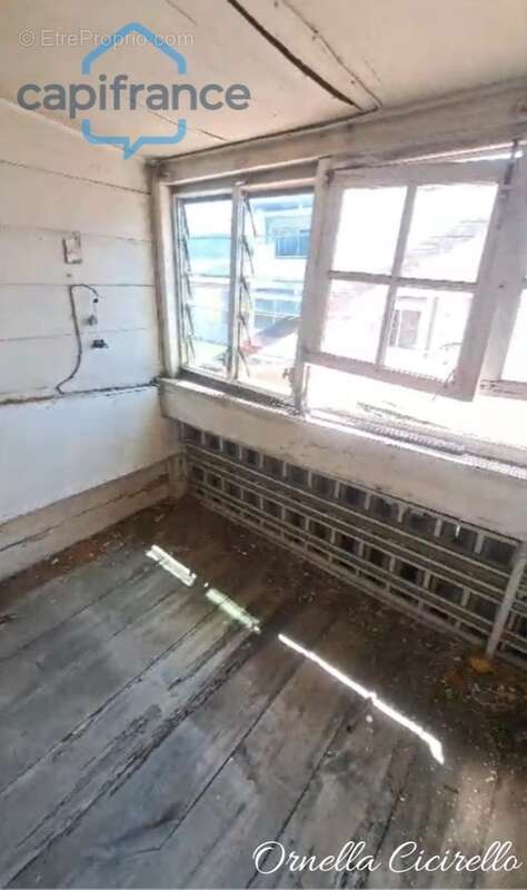 EN EXCLUSIVITÉ – Immeuble de rapport à rénover – Pointe-à-Pitre (971) - photo 9