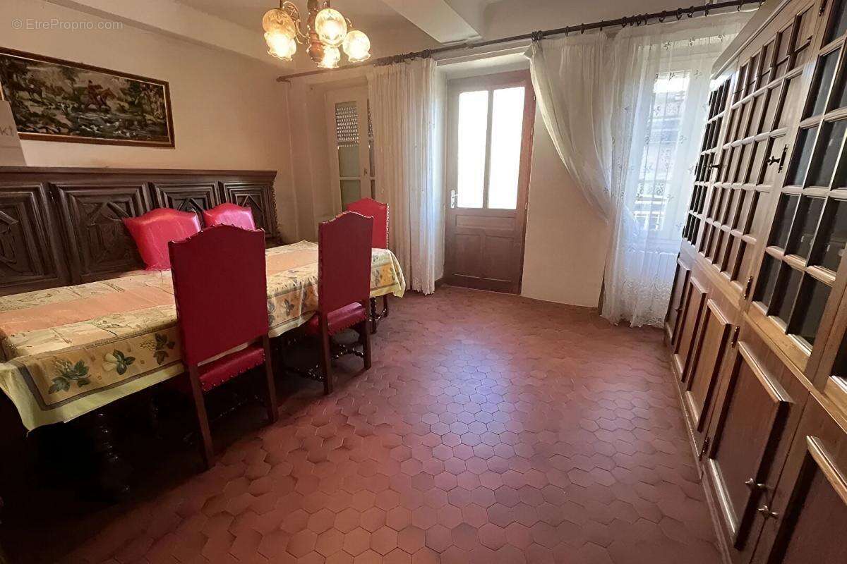 Maison à POULE-LES-ECHARMEAUX