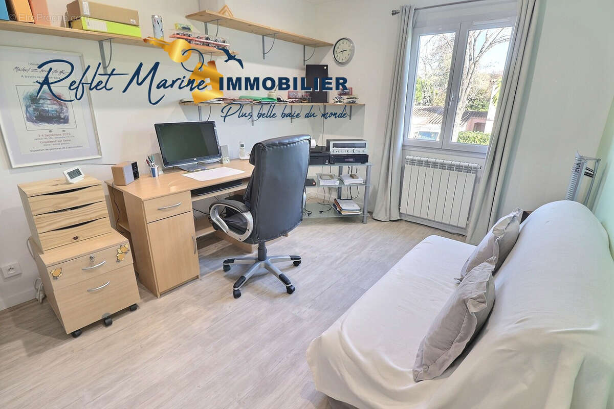 Maison à SAINT-CYR-SUR-MER