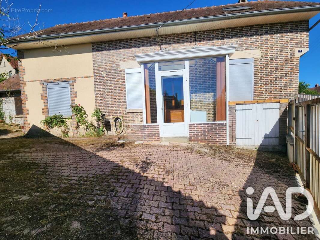 Photo 1 - Maison à ESTISSAC