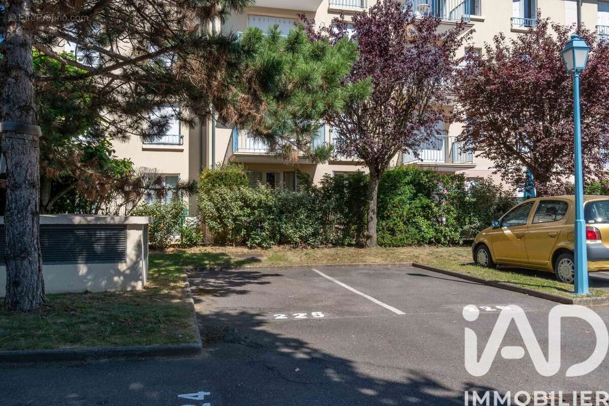 Photo 4 - Parking à MANTES-LA-JOLIE