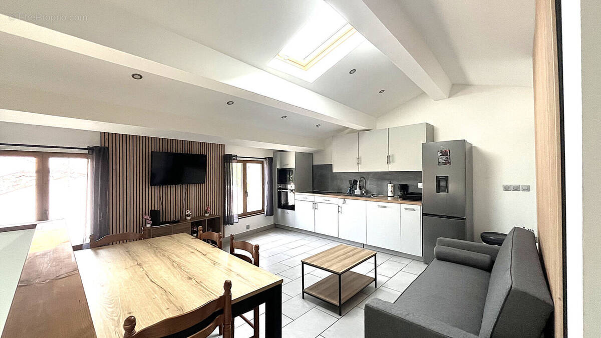 Appartement à ROUGIERS