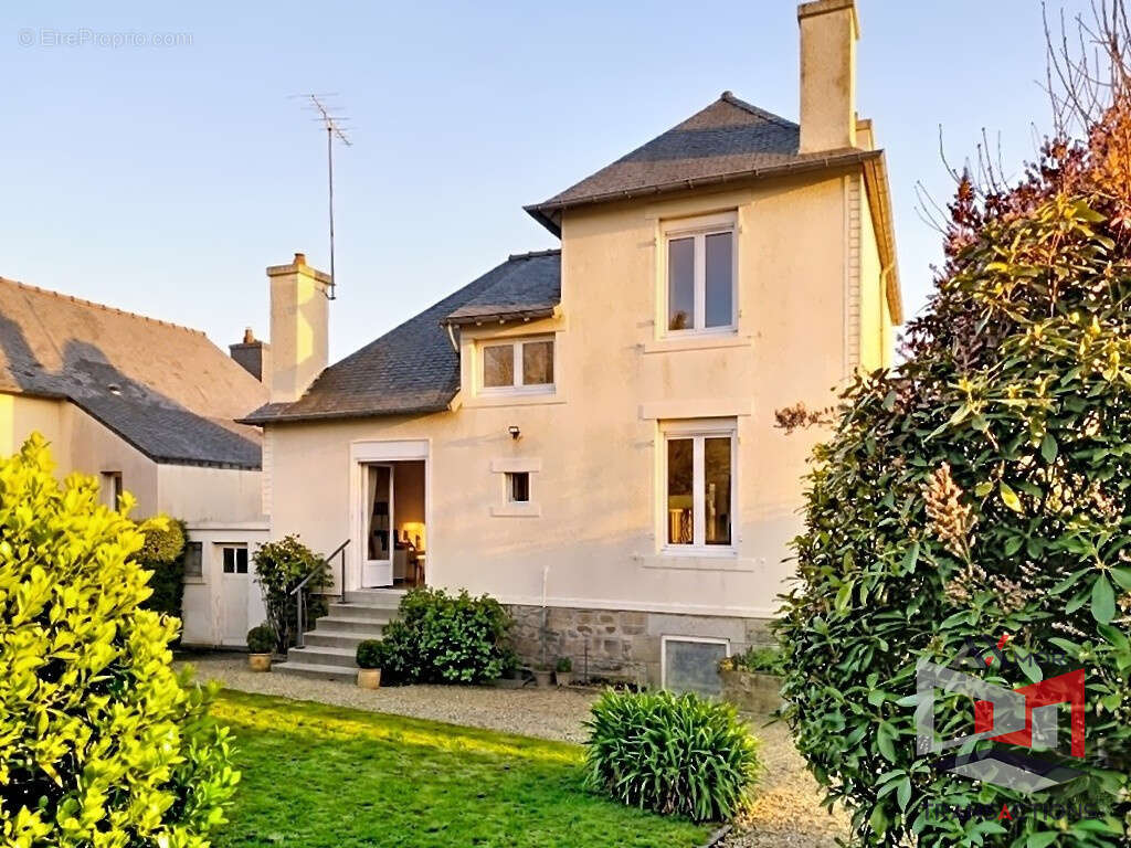 Maison à PLOUBEZRE