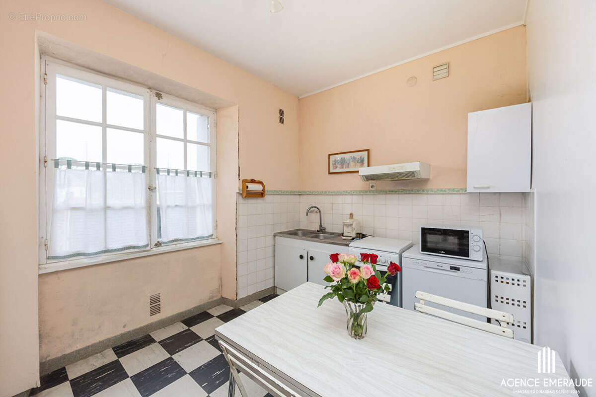 A vendre appartement rez-de-jardin Dinard 4 pièces 97.45 m² quartier St Enogat- stationnement -cave - photo 3