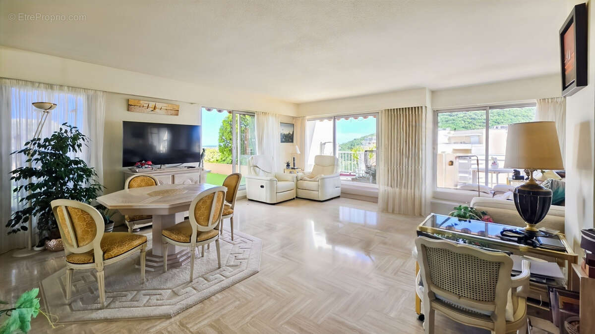 Appartement à MANDELIEU-LA-NAPOULE