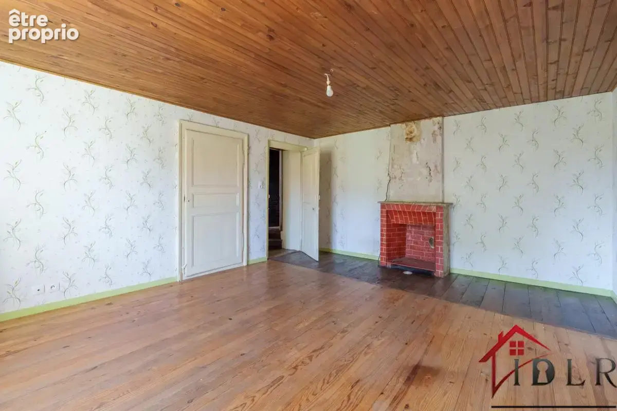 RARE   Maison de Village avec Vue et Potentiel à Coiffy-le- - photo 25