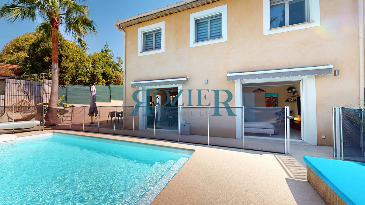Appartement à MOUGINS